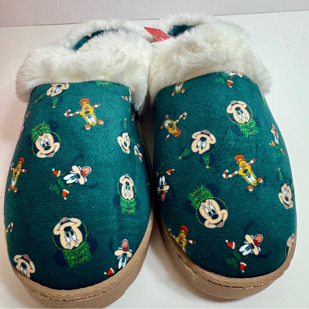 NWT Disney x Aldi holiday Slippers, green and white faux fur trim 9/10 womens